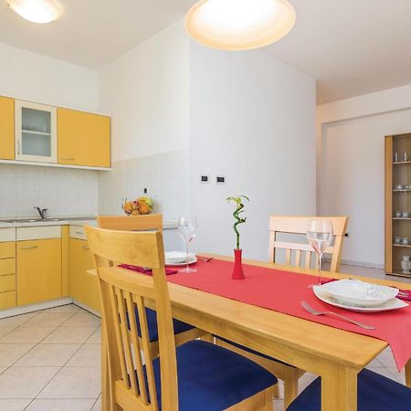 Cozy Apartment In Porec With Wifi Esterno foto