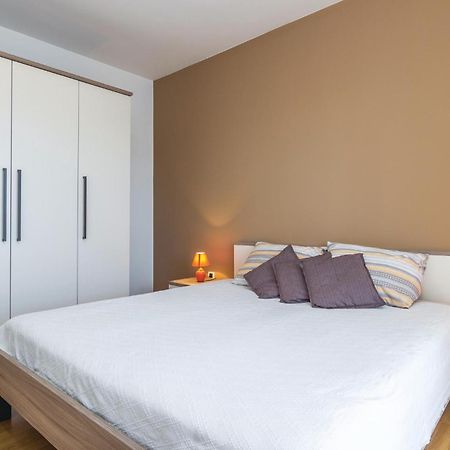 Cozy Apartment In Porec With Wifi Esterno foto