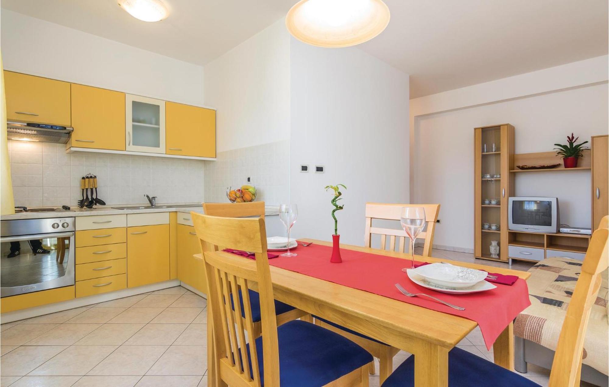 Cozy Apartment In Porec With Wifi Esterno foto