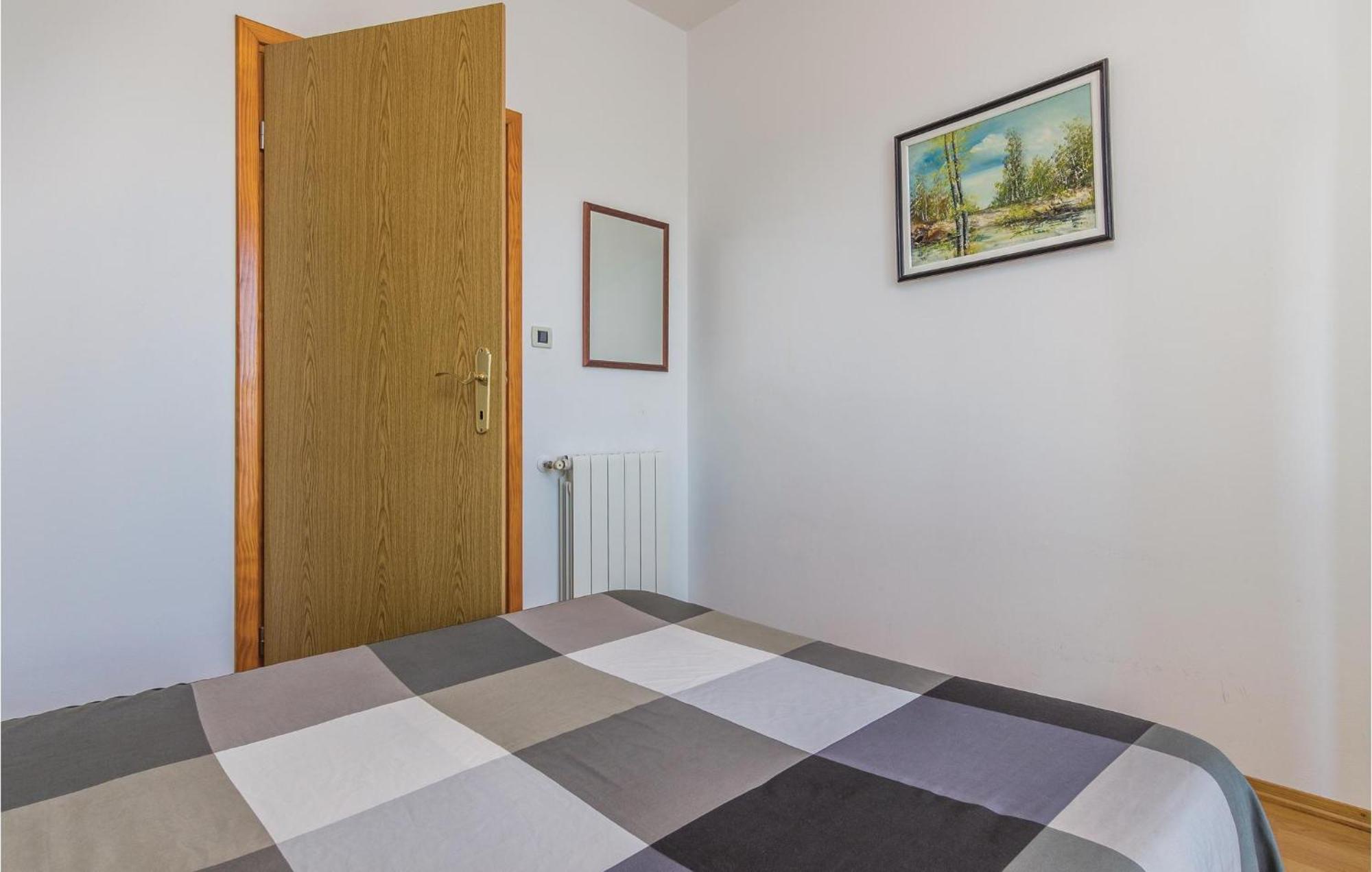 Cozy Apartment In Porec With Wifi Esterno foto