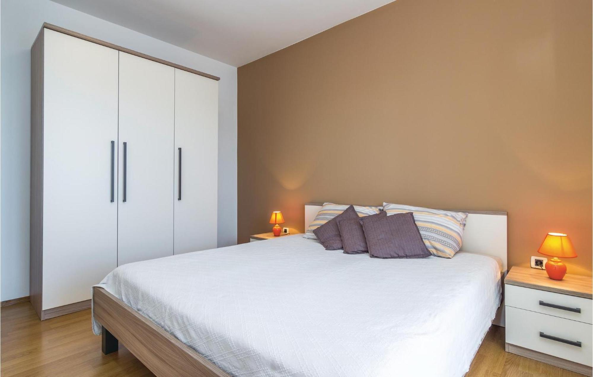 Cozy Apartment In Porec With Wifi Esterno foto