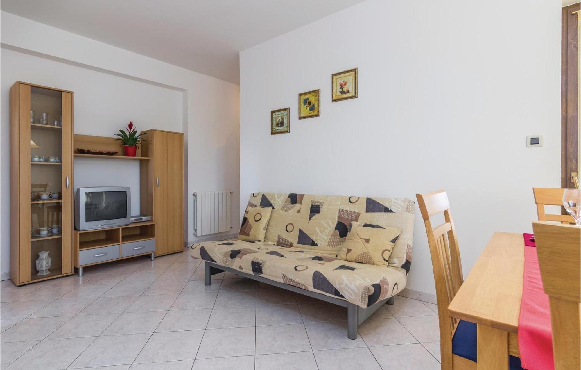 Cozy Apartment In Porec With Wifi Esterno foto