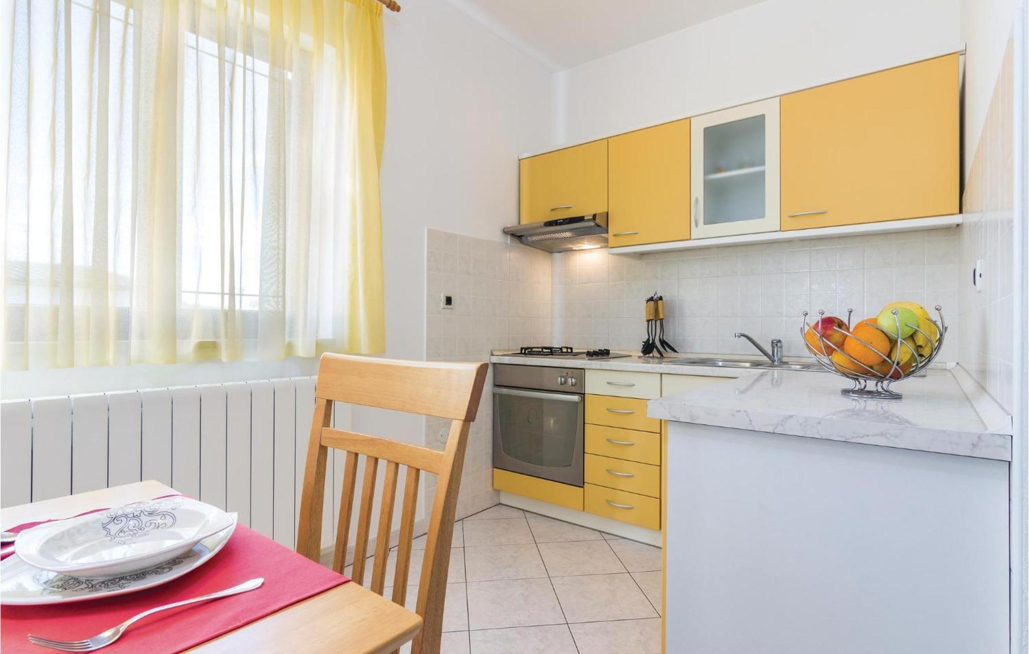 Cozy Apartment In Porec With Wifi Esterno foto