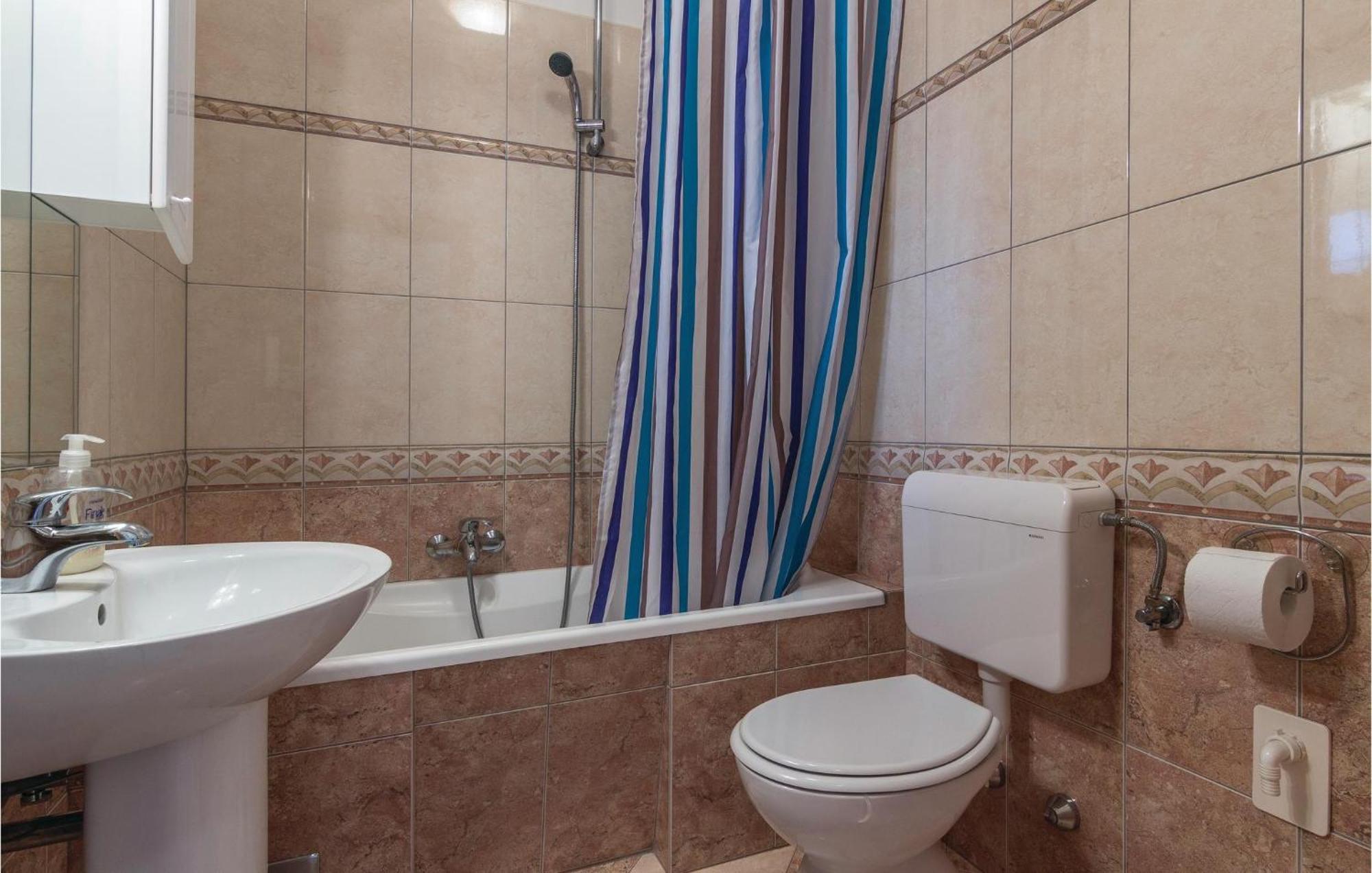 Cozy Apartment In Porec With Wifi Esterno foto