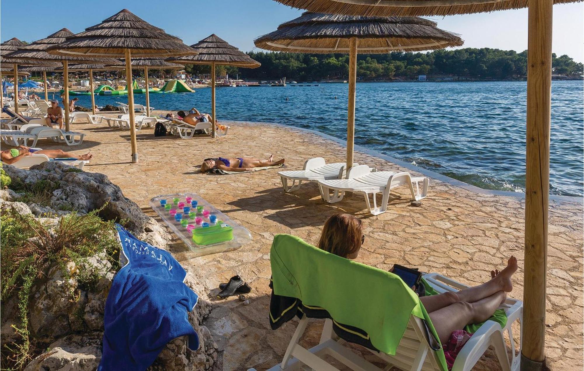 Cozy Apartment In Porec With Wifi Esterno foto